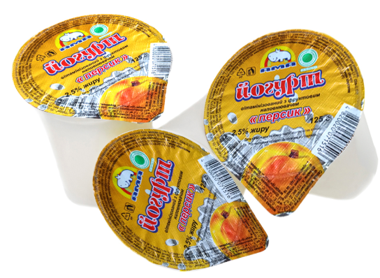 Йогурт АМА вітамінізований 2,5% жиру для дітей від 2-х років, з фруктовим наповнювачем, 125 г